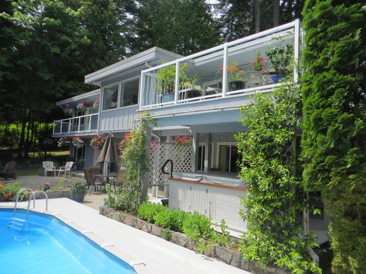 Bed and Breakfast Caprice Roberts Creek Esterno foto